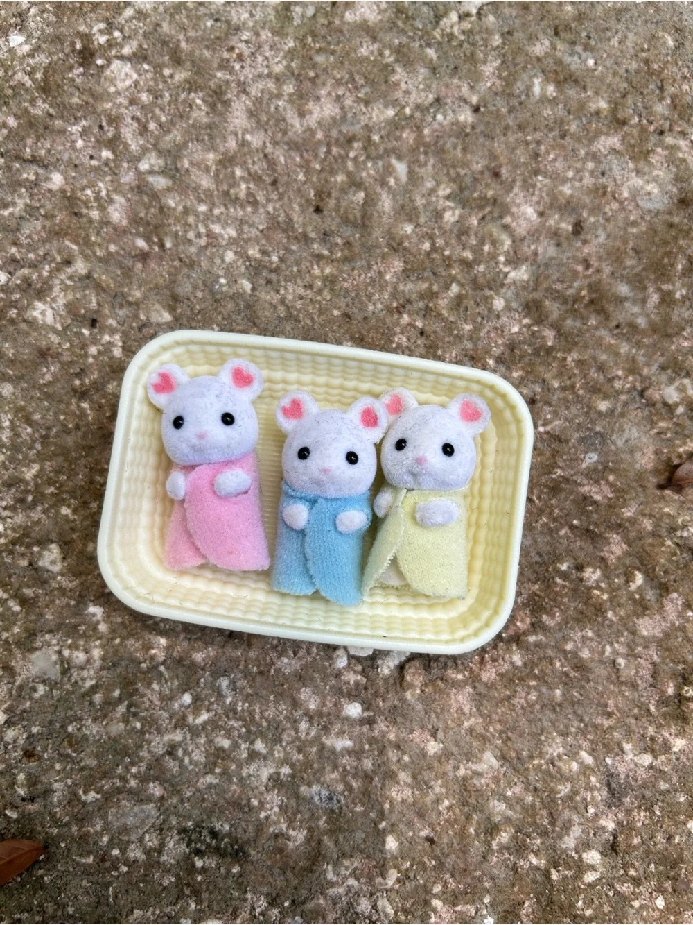 Calico Critters Marshmallow Family - Picture 3 of 3